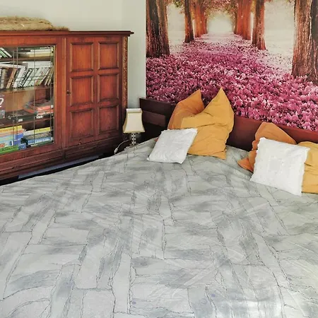 A Comfortable For 10 People,