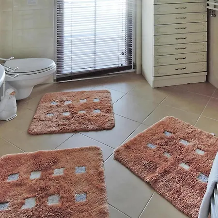 A Comfortable For 10 People, *